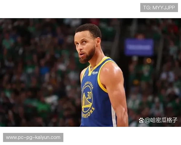 库里利用节奏制造空位再中三分，勇士攻势猛烈